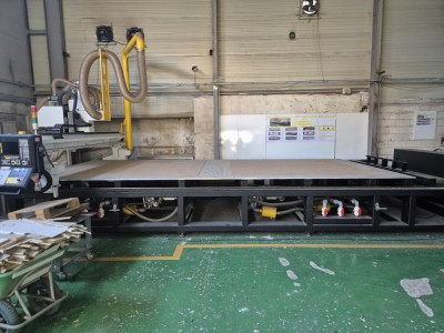 대형NC조각기 재단톱 장착되…