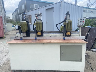 경첩보링기 3축